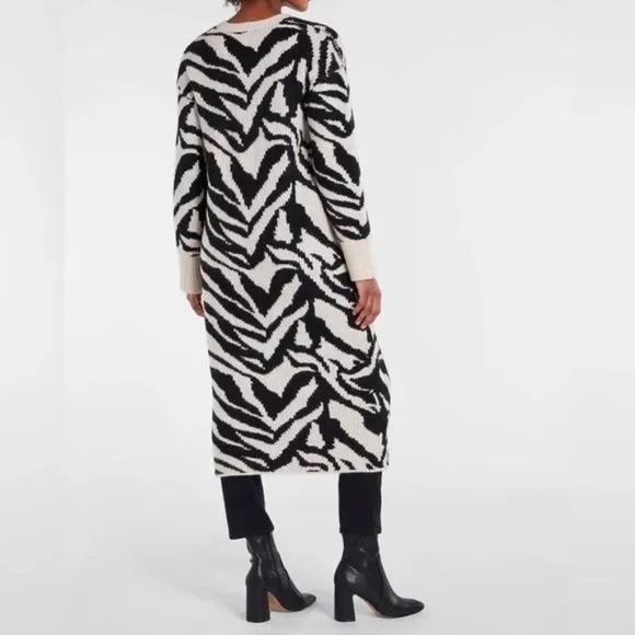 Express Zebra Print Duster - Picture 2 of 6